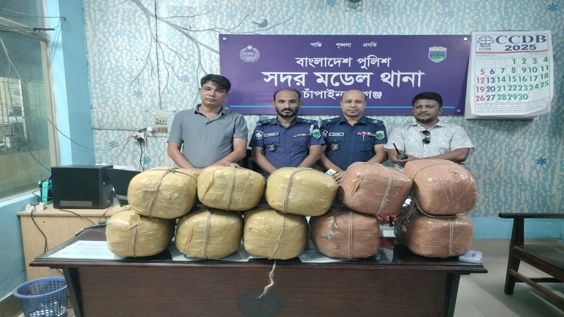 চাঁপাইনবাবগঞ্জে ট্রাকে পাচারকালে ৪০ কেজি গাঁজা জব্দ